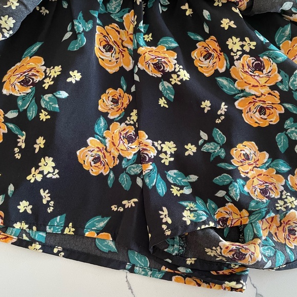 Women’s Black Floral Romper - Picture 5 of 5